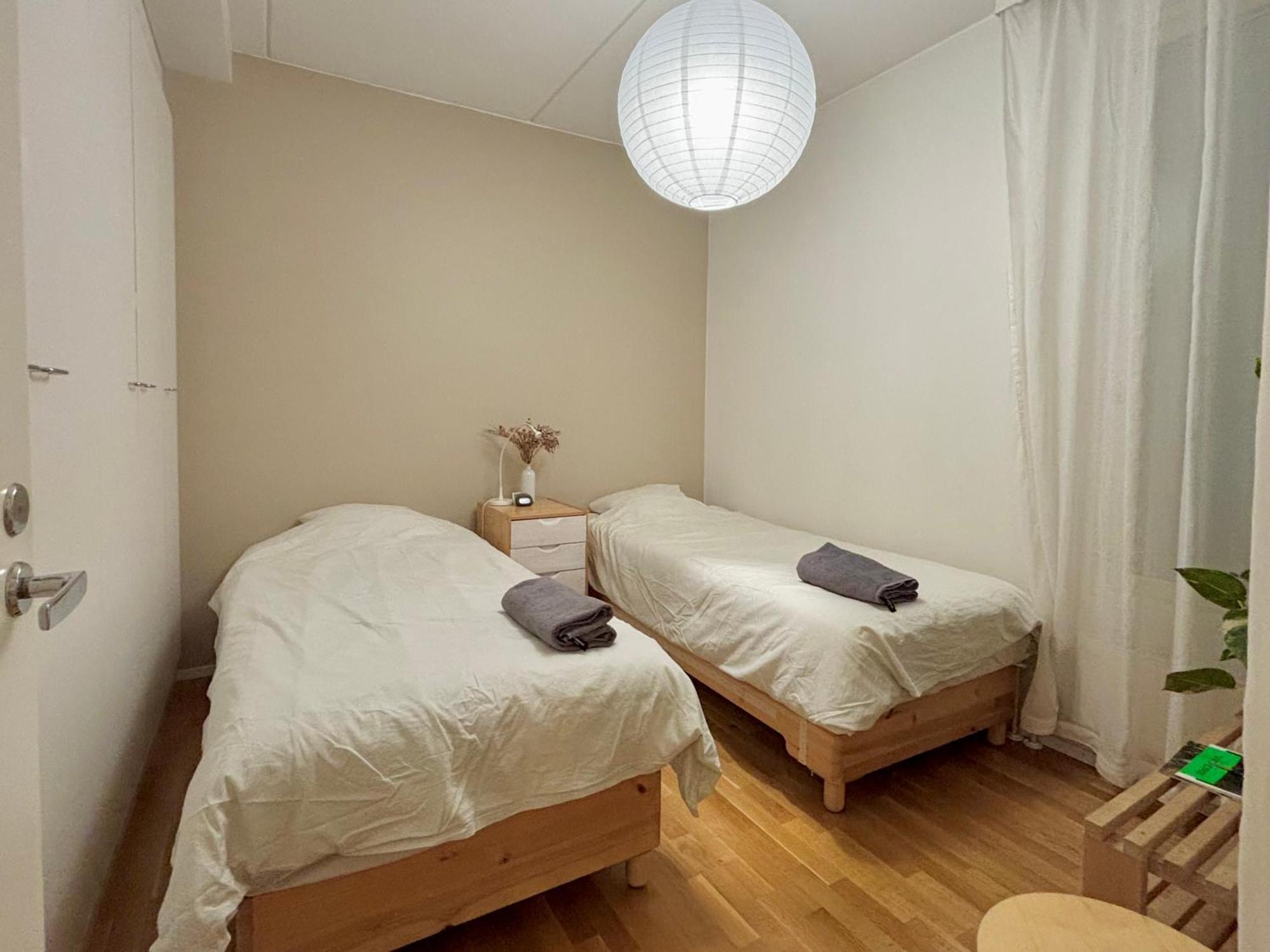 King-size Bed Private In Shared Near Sello