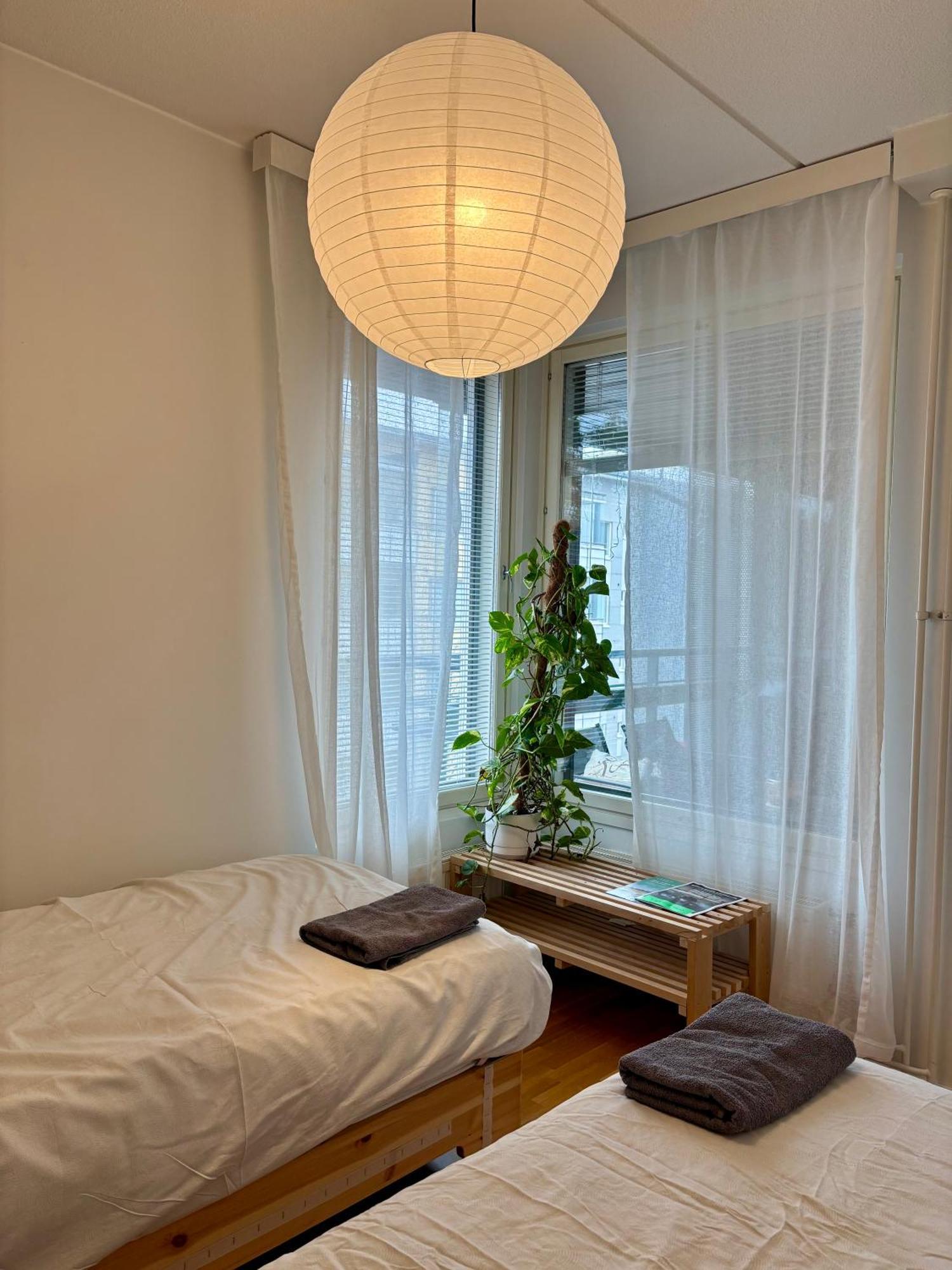 King-size Bed Private In Shared Near Sello Espoo