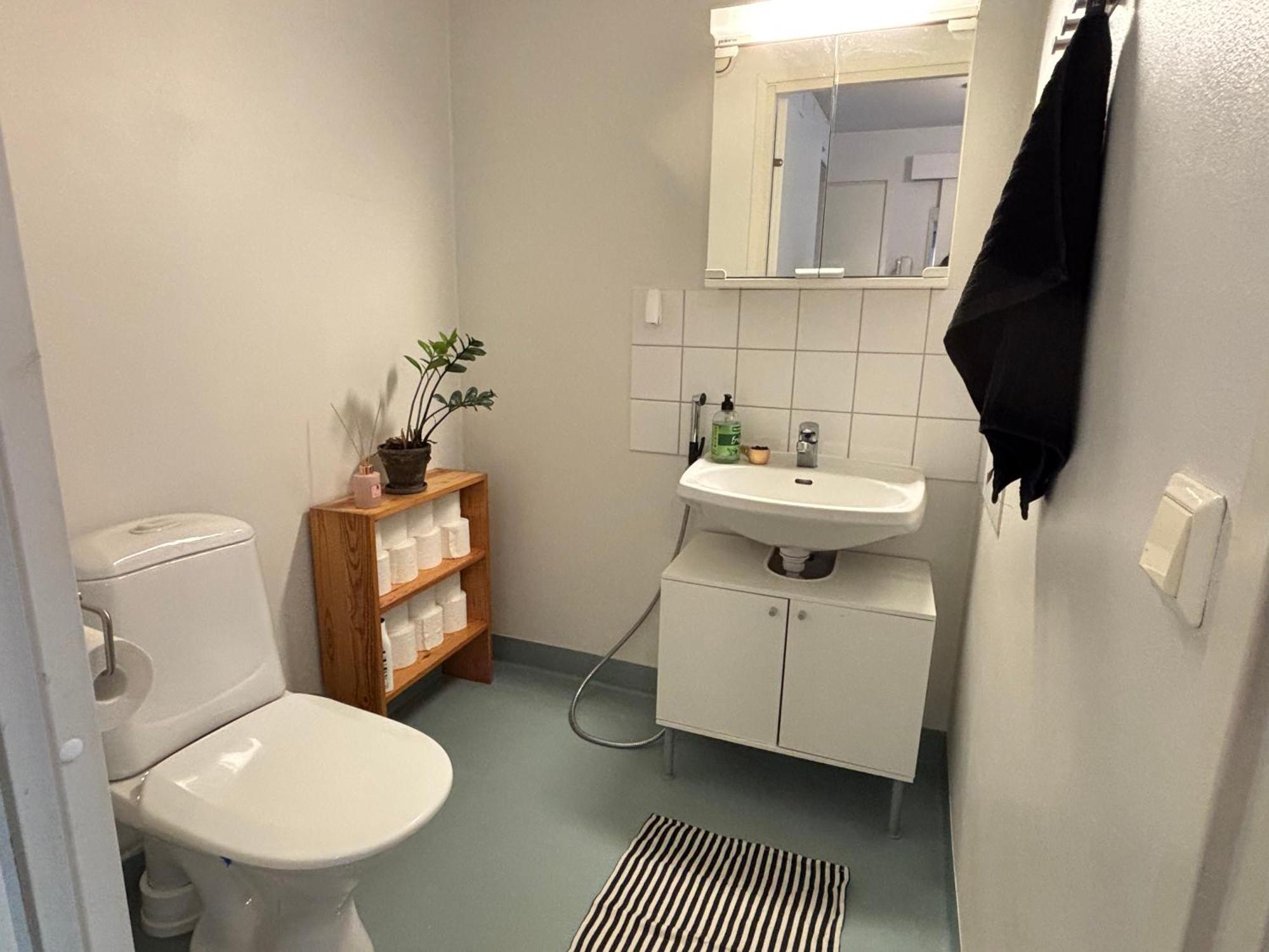 Kotimajoitukset King-size Bed Private In Shared Near Sello